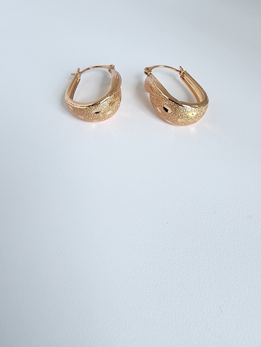 Rose Gold Plated Textured Oval Hoop Earrings Statement Luxury Chic - Picture 3 of 6